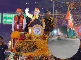 इंदौर में प्रधानमंत्री मोदी ने रोड शो के बाद कराई सफाई ! कुछ ही घंटों में सड़क को किया गया चकाचक साफ...