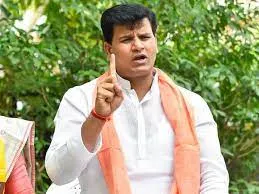 फिर महाराष्ट्र में सियासी भूचाल...  निर्दलीय विधायक रवि राणा ने कांग्रेस और शरद पवार को लेकर किया ये बड़ा दावा