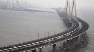 बांद्रा वर्ली सी लिंक से 28 साल के बैंक कर्मचारी ने कूदकर की आत्महत्या... 3 महीने पहले हुआ था ब्रेकअप