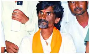 आरक्षण के लिए राज्य सरकार को २४ घंटे का अल्टीमेटम... महाराष्ट्र में बढ़ी टेंशन