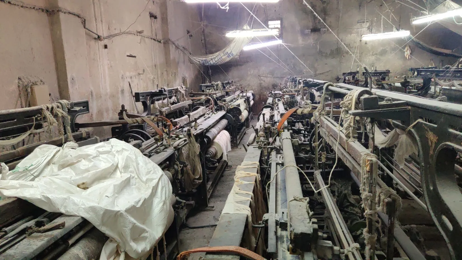 भिवंडी में मंदी व आर्थिक तंगी से दीपावली त्यौहार का रौनक गायब