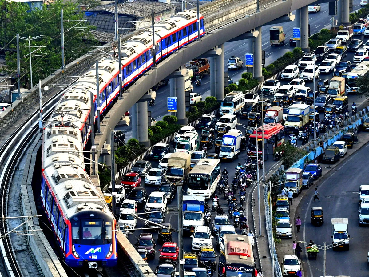 मुंबई में ट्रैफिक समस्या को दूर करने में असफल मेट्रो... लोकल से सफर करना पसंद करते हैं लोग