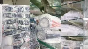 राडो और ओमेगा जैसे बड़े ब्रांड्स के नाम पर गोरखधंधा...  1500 से ज्यादा नकली घड़ियां जब्त !