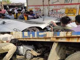 जालना में भयानक हादसा, कंटेनर में घुसी कार, 3 की मौत, क्षत-विक्षत हुआ शव