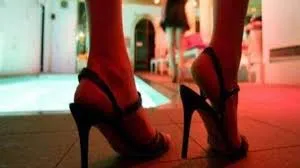 मुंबई के मुलुंड से सेक्स रैकेट में फंसी 2 नाबालिक बहनों को पुलिस ने छुड़ाया...  दलाल महिला गिरफ्तार