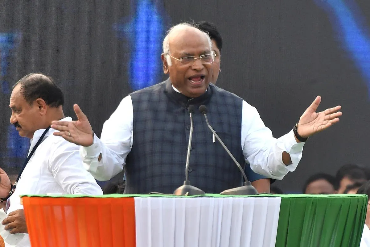 नीतीश कुमार के महागठबंधन से बाहर होने पर मल्लिकार्जुन खड़गे ने कही ये बात