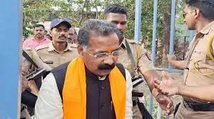 उद्धव शिवसेना विधायक राजन साल्वी के परिसरों पर एसीबी की छापेमारी... आय से अधिक संपत्ति का आरोप