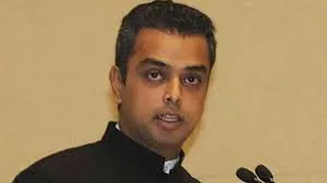 गायकवाड़ ने देवरा से फैसले पर पुनर्विचार करने का  किया आग्रह... पटोले ने की आलोचना 