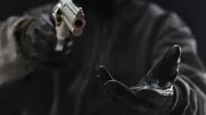 वकोला में गन पॉइंट पर घर में घुसकर लुटपाट...