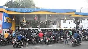 सड़क पर लौट रहे वाहन; मिलेगा पेट्रोल डीजल - सरकार की अपील 