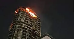 नवी मुंबई के बहुमंजिला इमारत के 27वें फ्लोर पर लगी भयंकर आग...  मौके पर मौजूद फायर ब्रिगेड 