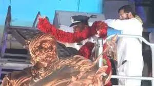 महाराष्ट्र में छत्रपति शिवाजी महाराज की जयंती धूमधाम से मनाई जा रही...  सीएम शिंदे ने प्रतिमा पर किया माल्यार्पण