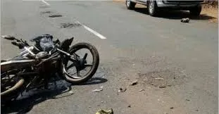 पालघर में घातक दुर्घटना में मोटरसाइकिल पर सवार तीन लोग घायल 