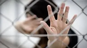 बर्थडे पार्टी में बुलाकर नाबालिग से किया गैंगरेप, दो दरिंदे गिरफ्तार