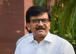 बीजेपी ने आदर्श आचार संहिता के उल्लंघन का आरोप लगाते हुए संजय राउत के खिलाफ ईसीआई का किया रुख... 