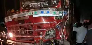 कोल्हापुर जिले में ट्रक ने मजदूरों को कुचला...  4 की मौत व 7 घायल