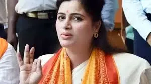  सांसद नवनीत राणा के BJP में प्रवेश पर सस्पेंस‍, बावनकुले ने भी नहीं भरी हामी