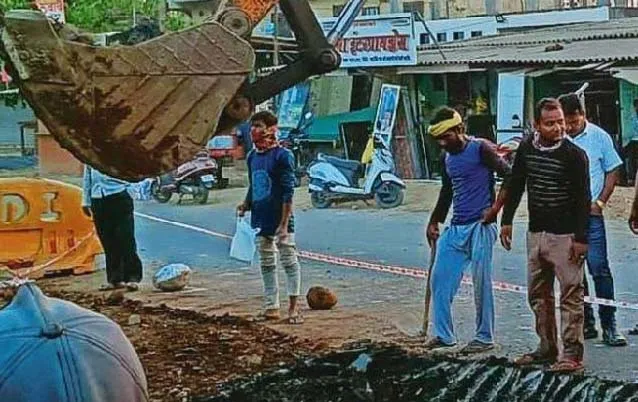 मानसून से पहले शुरू हुए नालियों की सफाई से बाढ़ प्रभावित चिरनेर को मिलेगी राहत?