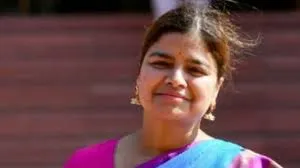 पूनम महाजन का टिकट काटे जाने के बाद फिर छलका दर्द... 