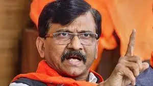 संजय राउत ने पीएम मोदी को महाराष्ट्र की धरती में गाड़ने की दी धमकी 