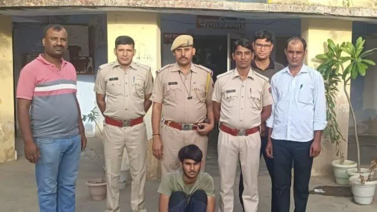 मुंबई के अधिकारी को अश्लील बातें कर फंसाया जाल में... अश्लील वीडियो बनाकर वायरल करने की दी धमकी !