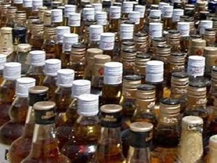 आम की पेटियों के जरिए गोवा से शराब की तस्करी... 12 लाख की विदेशी शराब जब्त !