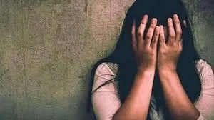 दादर रेलवे स्टेशन पर महिला से रेलवे ब्रिज पर बदसलूकी... 