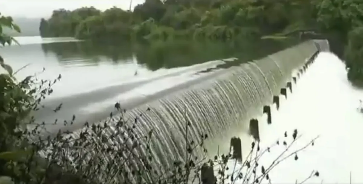 मुंबई की दो झीलों में से एक तुलसी झील ओवरफ्लो 