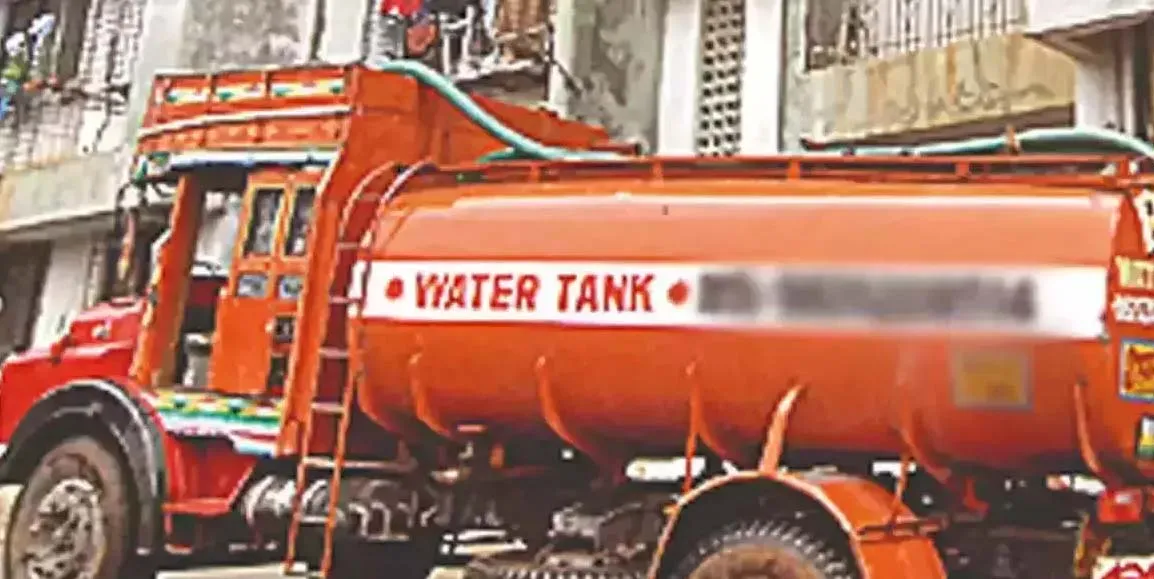 विरार : सड़कों पर अनफिट पानी टैंकर मौत बनकर दौड़ रहे 