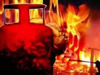 नवी मुंबई : 3 गैस सिलेंडर हादसे में जनरल स्टोर का मालिक घायल