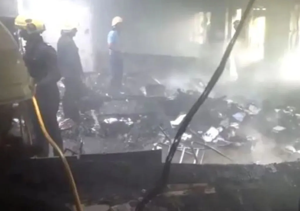 पुणे के नवी पेठ इलाके में एक लाइब्रेरी में लगी भीषण आग...  जलकर खाक हुआ सामान