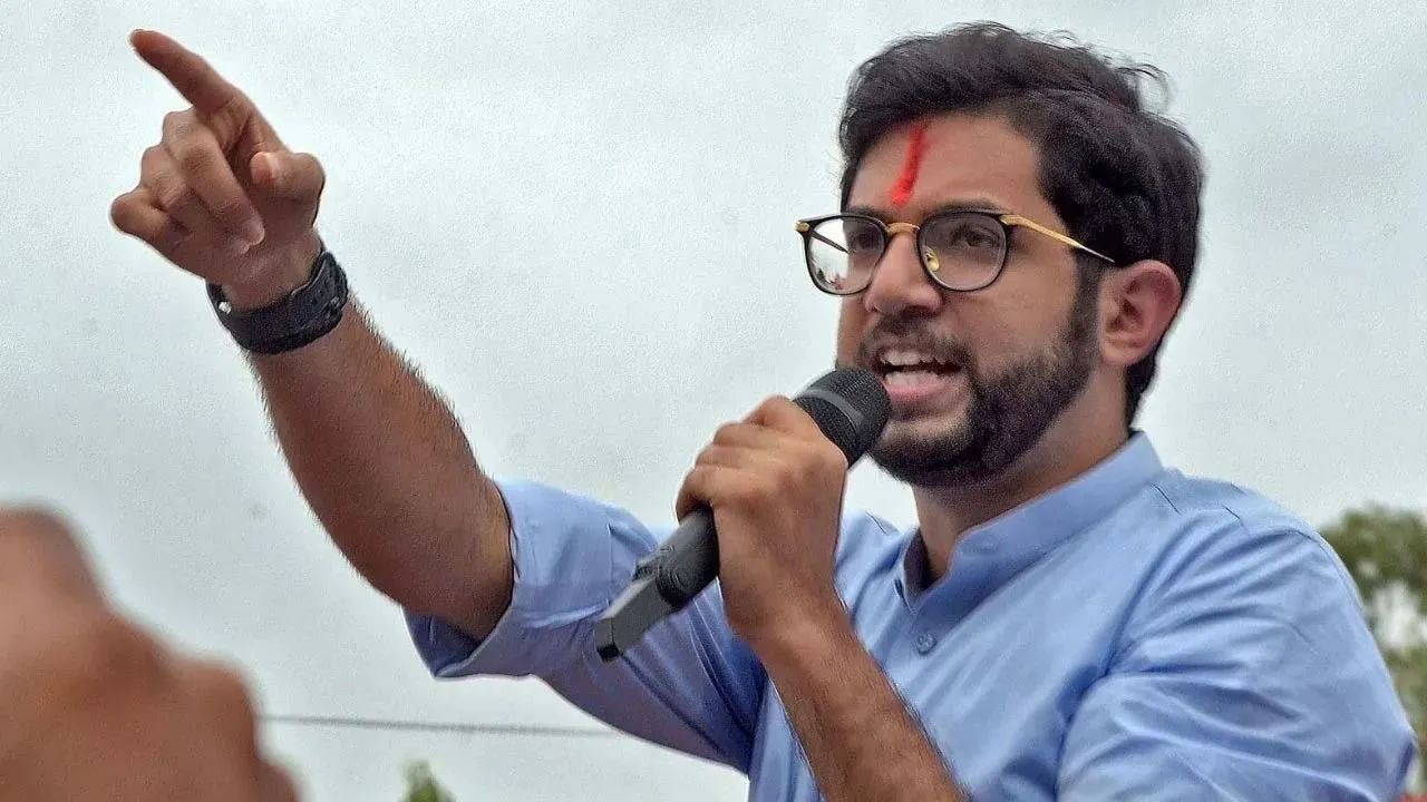 धारावी के जरिए पूरी मुंबई ही किसी को मुफ्त में देने का काम कर रहे हैं - आदित्य ठाकरे 