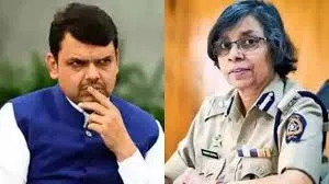 पूर्व डीजीपी रश्मि शुक्ला और देवेंद्र फडणवीस की मुलाकात पर विवाद, कांग्रेस ने लगाए गंभीर आरोप