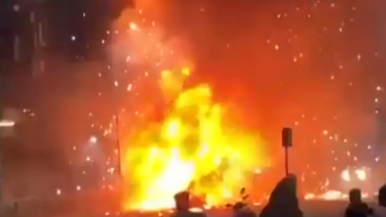 जलगांव में भीषण हादसा , गर्भवती महिला को अस्पताल ले जा रही एंबुलेंस में आग