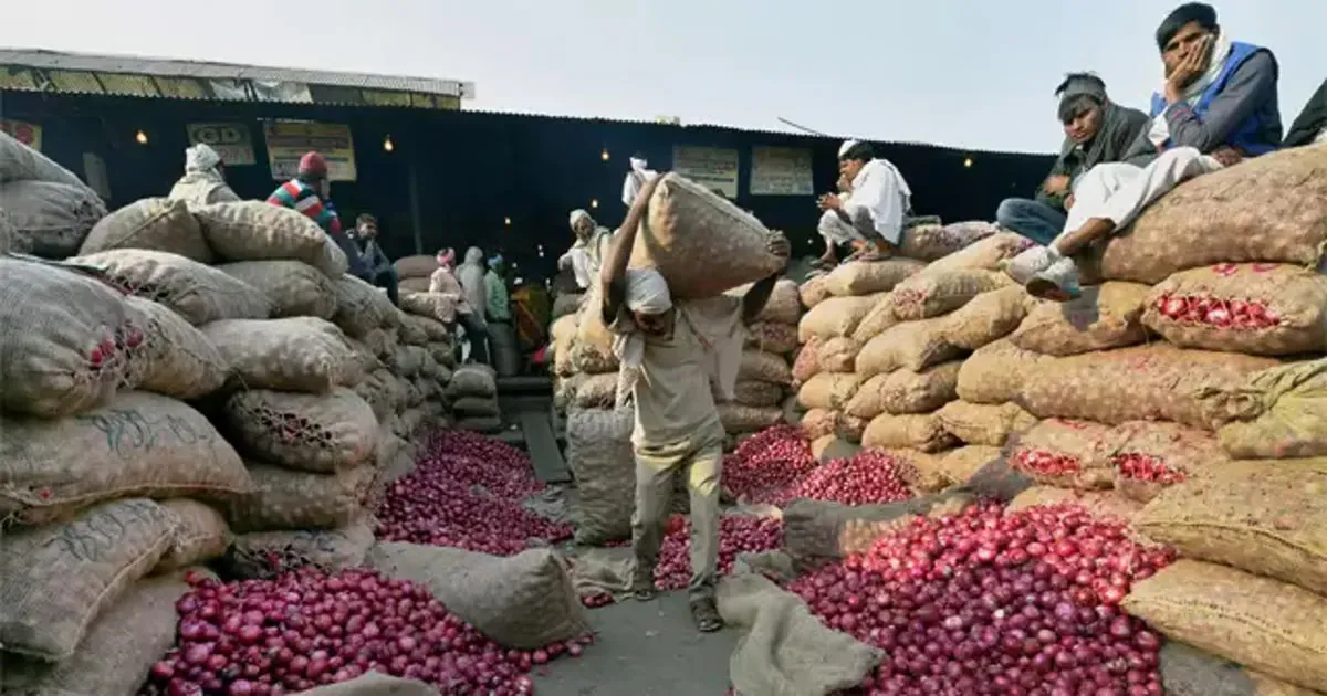 मुंबई: बढ़ती महंगाई के बीच अब प्याज के दामों ने जबरदस्त उछाल 
