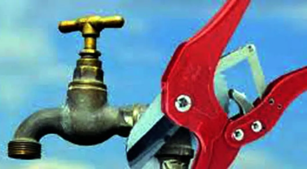 मुंबई : पानी की समस्या को हल करने के लिए मनपा ने कसा शिकंजा... विभाग ने काटे 46 अवैध नल कनेक्शन