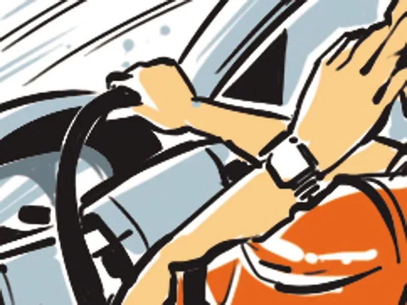 चेंबूर जिमखाना में मोटरसाइकिल पर गश्त कर रहे कांस्टेबलों को टक्कर मार दी; मामला दर्ज