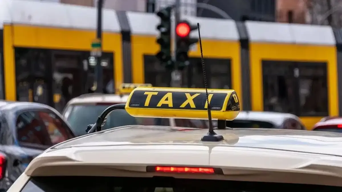 एयरपोर्ट पर ऑस्ट्रेलिया से आए NRI के साथ ठगी; कैब चालक ने 10 मिनट के सफर के लिए 2800 रुपये