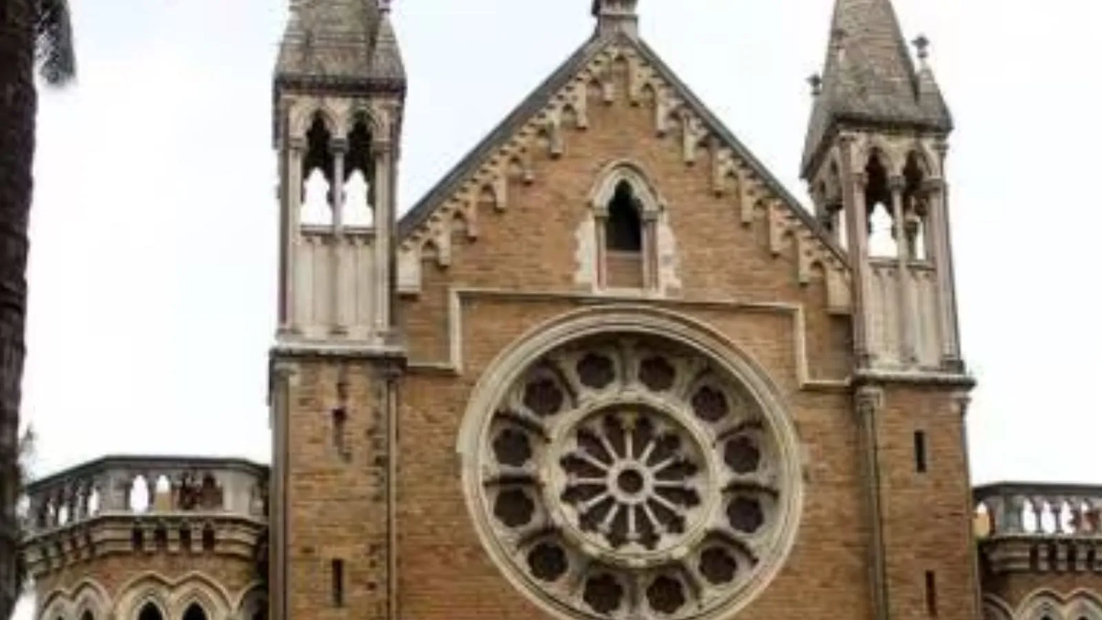 एमयू ने बलात्कार की धमकियाँ और अश्लील पत्र मिलने के आरोपों की जाँच के लिए एक समिति गठित की