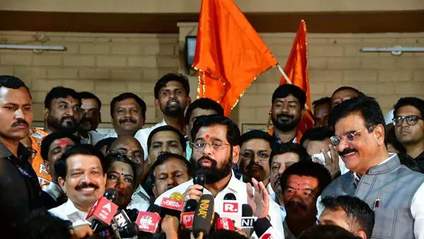 उपमुख्यमंत्री एकनाथ शिंदे ने पार्टी नेताओं के साथ बैठक की