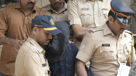 सैफ अली खान पर हमला : आरोपी को अदालत ने 5 दिनों की पुलिस कस्टडी में भेजा