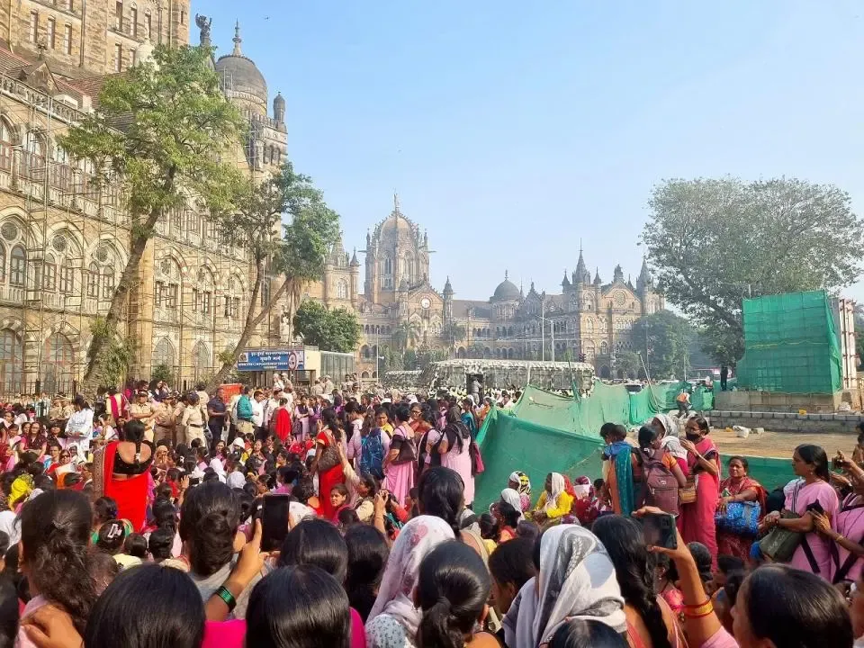 मुंबई : आजाद मैदान में करीब 50 स्टूडेंट अनशन पर