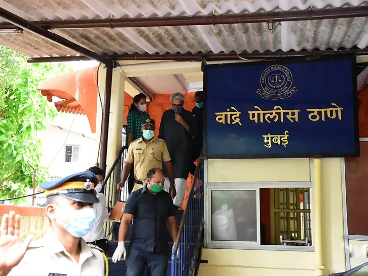 मुंबई के इन पुलिस थाना क्षेत्रों में बसता है बॉलीवुड, उत्साही फैंस से लेकर चोरों तक से पड़ता है पाला