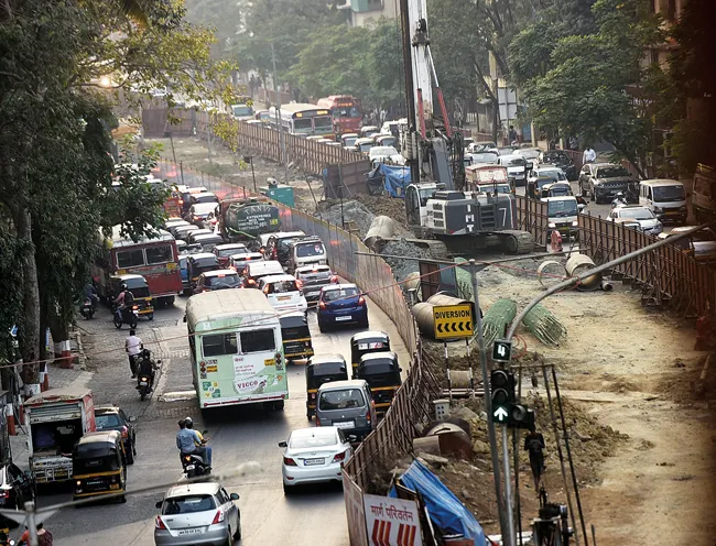 जुहू-वर्सोवा लिंक रोड पर काम शुरू; ट्रैफिक जाम से जूझ रहे हैं निवासी