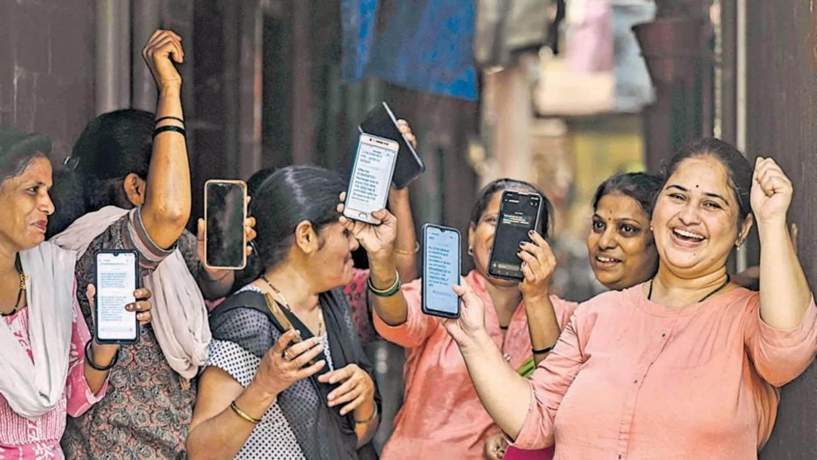 महाराष्ट्र : लाडकी बहिन योजना का लाभ ले रहीं महिलाओं की जांच; जो लोग टैक्स देते हैं, वे भी योजना का लाभ उठा रहे हैं 