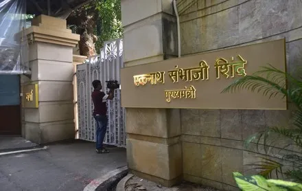 महाराष्ट्र : एक महीना बीत जाने के बाद भी एकनाथ शिंदे ने नहीं छोड़ा मुख्यमंत्री बंगला वर्षा