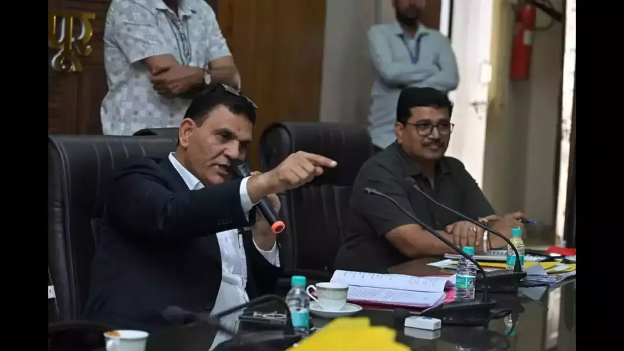 मुंबई : अल्पसंख्यक आयोग ने राज्य के उर्दू स्कूलों में अवैध गतिविधियों पर नकेल कसने की मुहिम शुरू