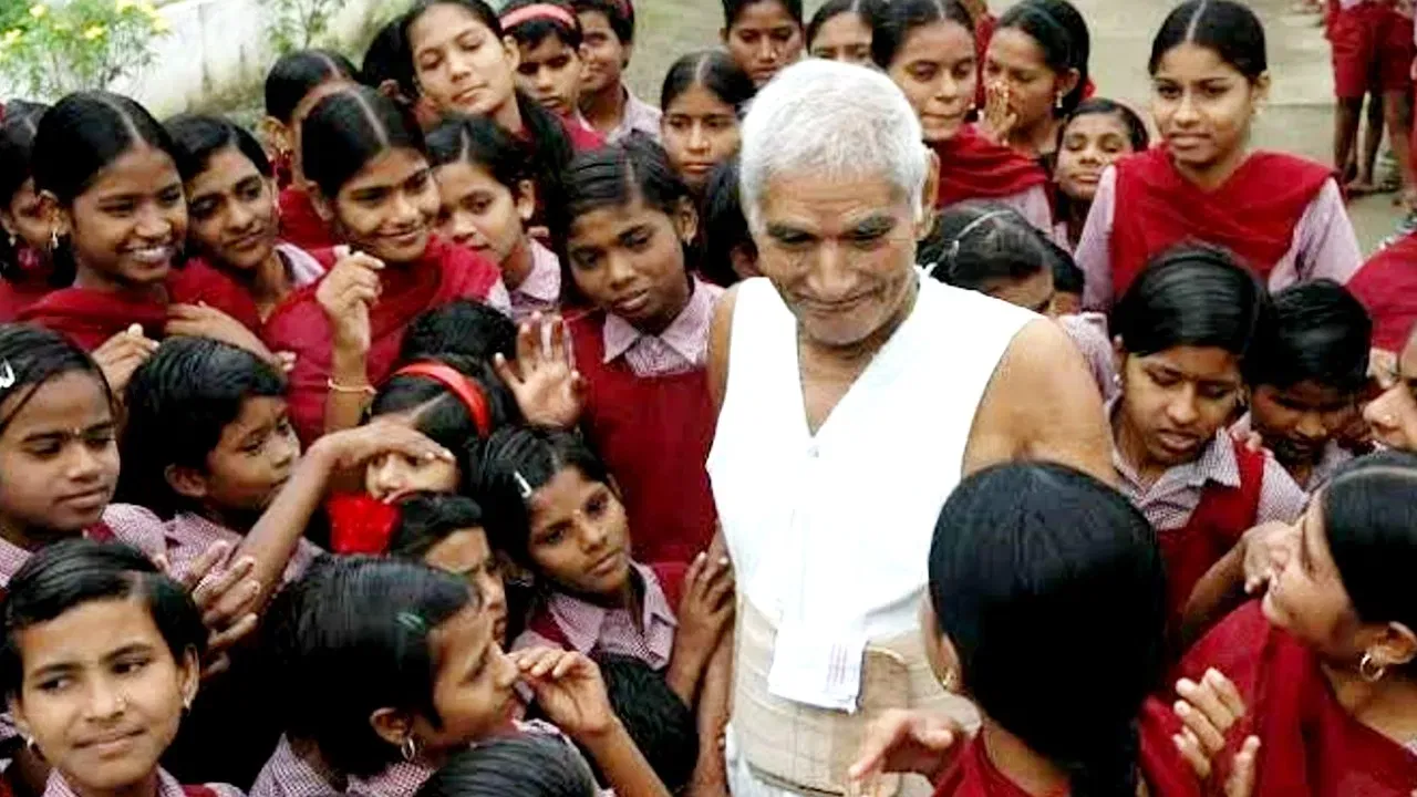 बाबा आमटे द्वारा स्थापित महारोगी सेवा समिति में प्रति मरीज वित्तीय सहायता 2,200 रुपये से बढ़ाकर 6,000 रुपये की जाएगी