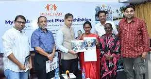 मुंबई : आयुक्त भूषण गगरानी ने ‘माई मुंबई प्रोजेक्ट फोटो’ प्रदर्शनी का उद्घाटन करते हुए बेघर नागरिकों द्वारा खींची गई तस्वीरों की सराहना की