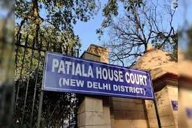 दिल्ली : तहव्वुर हुसैन राणा के प्रत्यर्पण से पहले पटियाला हाउस कोर्ट में मौजूद राष्ट्रीय जांच एजेंसी कोर्ट ने मुंबई ट्रायल कोर्ट से केस रिकॉर्ड मंगाने का आदेश दिया